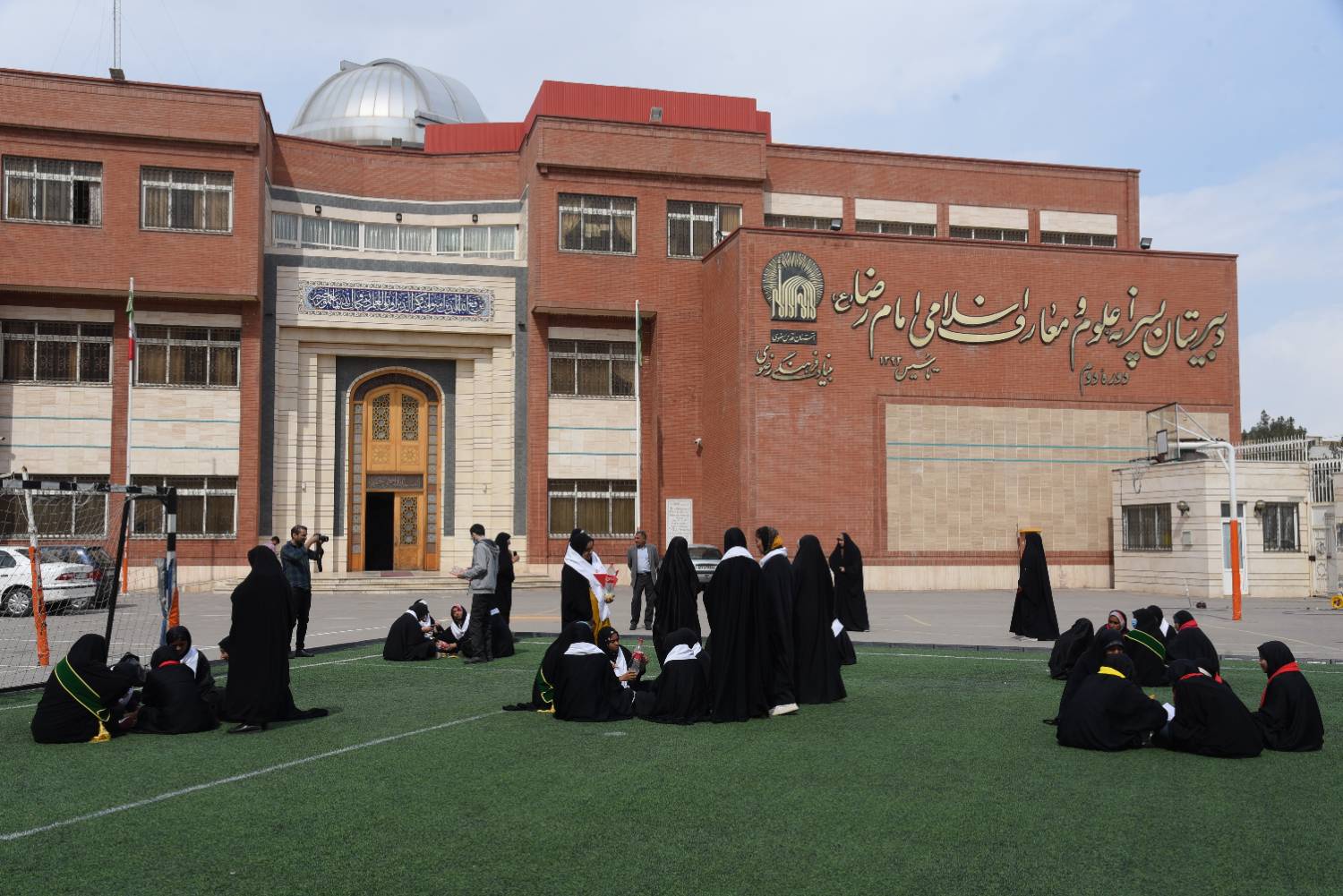 ارائه خدمت علمی به دانش آموزان دختر زیارت اولی "طرح مهمان بهشت۲"