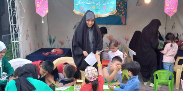 همکاری در برگزاری غرفه عفاف و حجاب توسط رئیس انجمن کتاب و کتابخوانی